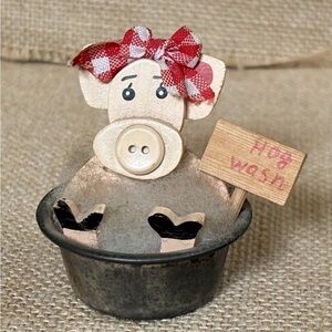 Hog Wash Figurine Pig In Galvanized Tub 2 1/4 Inches Cottage Farm Core Rustic